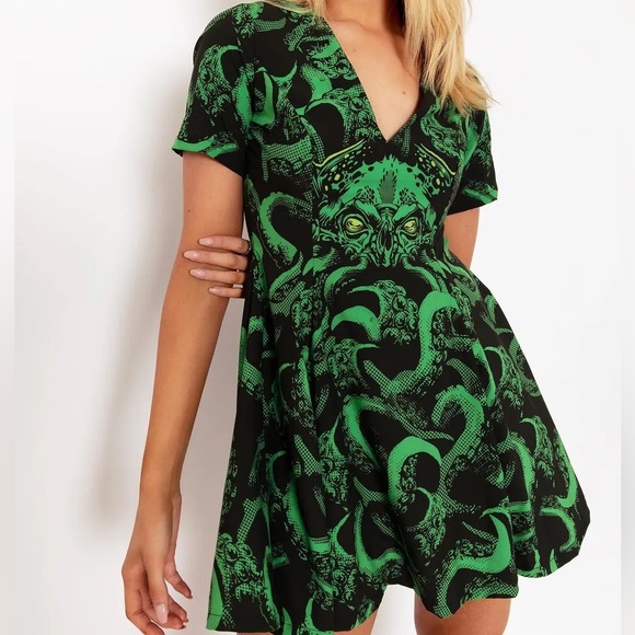 Blackmilk “CTHULHU EVIL V DRESS” SIZE MEDIUM M NWT H P LOVECRAFT - Picture 6 of 16